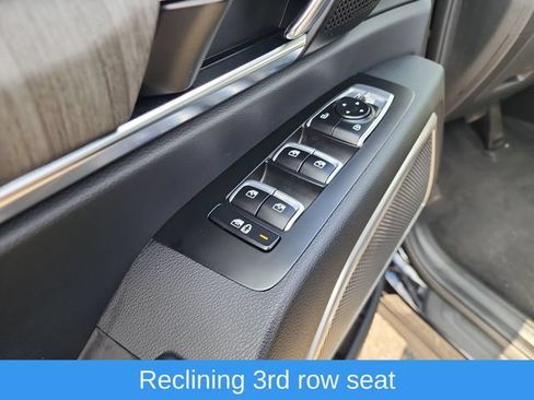Used 2024 Kia Telluride EX w/ EX Captain's Chair Package FWD image 11
