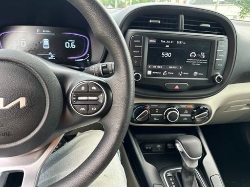 Certified 2025 Kia Soul LX w/ LX Technology Package FWD image 37