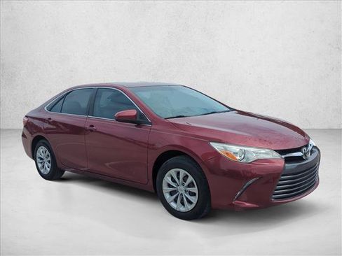 Used 2017 Toyota Camry LE FWD image 3