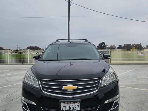 Used 2017 Chevrolet Traverse LT image 3