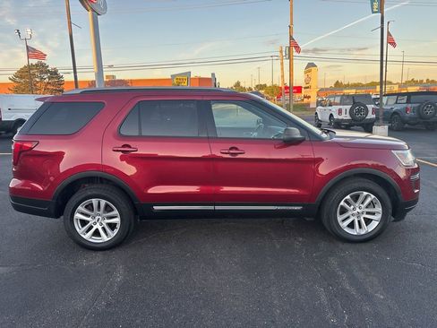 Used 2018 Ford Explorer XLT AWD/4WD image 4