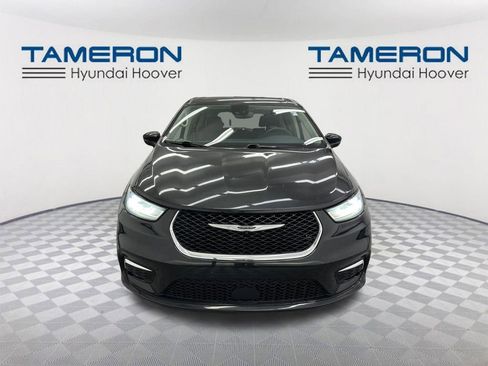 Used 2023 Chrysler Pacifica Touring-L image 8