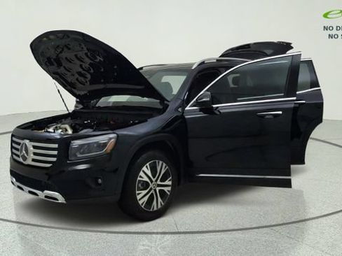 Used 2025 Mercedes-Benz GLB 250 4MATIC w/ Exclusive Package image 11