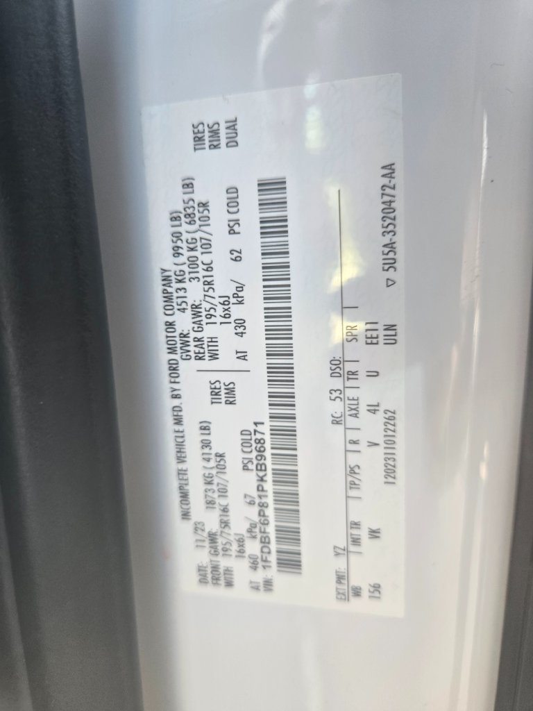 Used 2023 Ford Transit 350 DRW RWD image 12