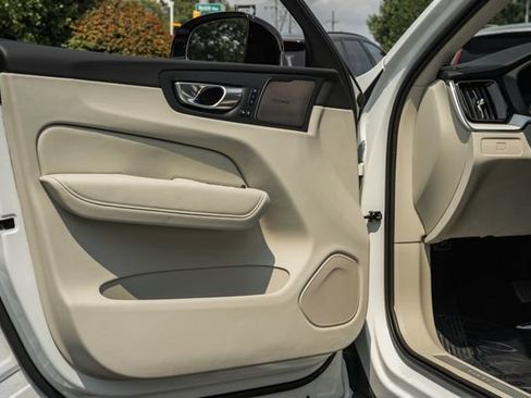 New 2026 Volvo XC60 B5 Ultra w/ Protection Package Premier AWD/4WD image 40
