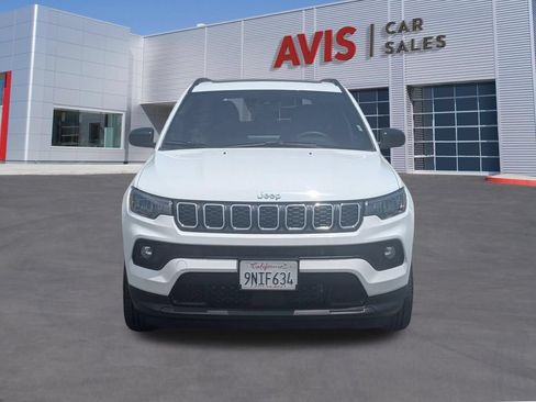 Used 2025 Jeep Compass Latitude w/ Sun & Sound Group AWD/4WD image 2