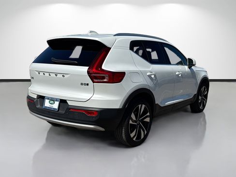 Used 2025 Volvo XC40 B5 Ultra image 5