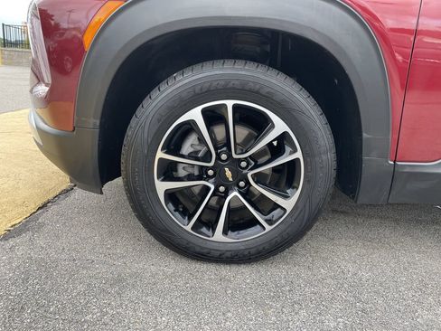 Used 2025 Chevrolet TrailBlazer LT AWD/4WD image 9
