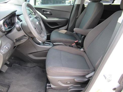 Used 2020 Chevrolet Trax LS w/ Tint and Cruise Package image 15