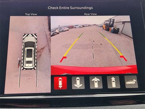 New 2026 Chrysler Pacifica Limited w/ Uconnect Theater Family Group image 13