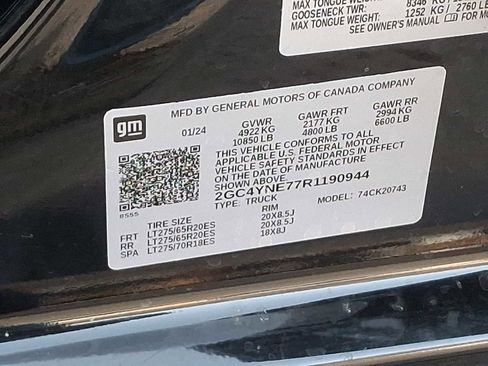 Used 2024 Chevrolet Silverado 2500 LT w/ Midnight Edition image 26