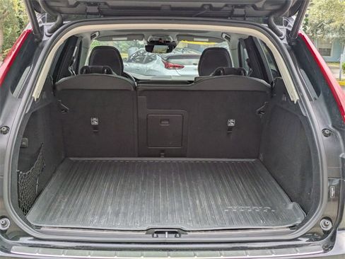 Used 2020 Volvo XC60 T5 Momentum image 23