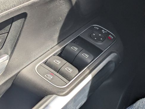 Certified 2024 Mercedes-Benz GLB 250 image 10