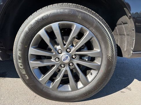 Used 2021 Ford Expedition Limited image 16