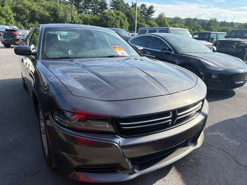 Used 2016 Dodge Charger SE RWD image 1