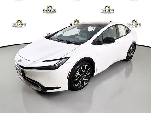 Used 2024 Toyota Prius Prime Premium FWD image 3