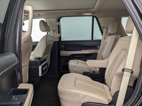 Used 2022 Ford Expedition Limited image 17