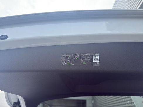 Used 2025 Audi Q5 Premium w/ Convenience Package image 11