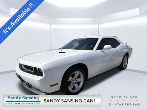 Used 2013 Dodge Challenger SXT RWD image 1