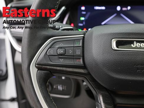 Used 2022 Jeep Grand Cherokee Limited 4xe w/ Luxury Tech Group II AWD/4WD image 15