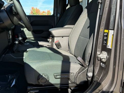 New 2025 Jeep Gladiator Sport image 2