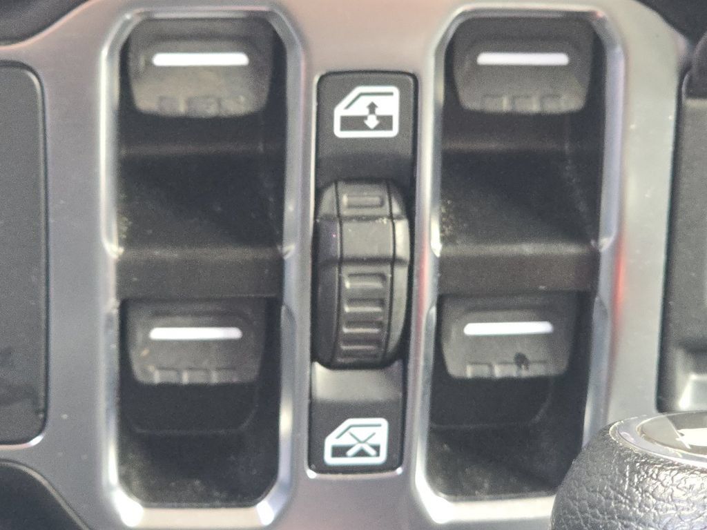 Used 2024 Jeep Wrangler Unlimited Sahara AWD/4WD image 29