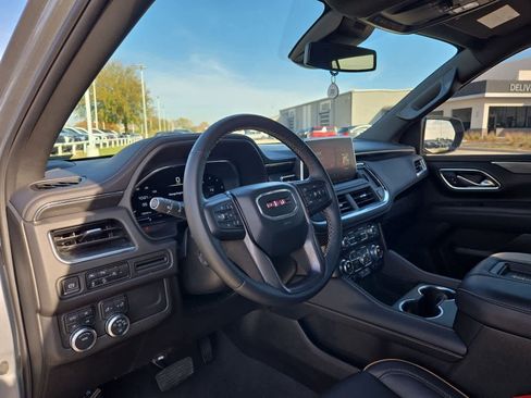 Used 2024 GMC Yukon AT4 image 2