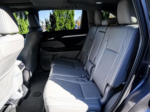 Used 2019 Toyota Highlander XLE image 31