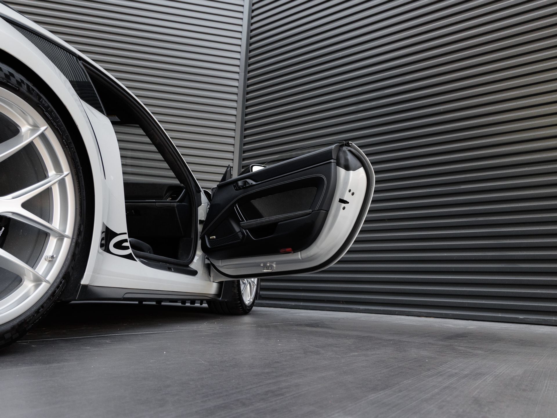 Certified 2025 Porsche 911 GT3 RS RWD image 39