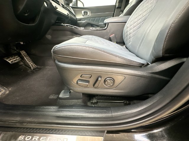 Certified 2025 Kia Sorento SX Prestige AWD/4WD image 22