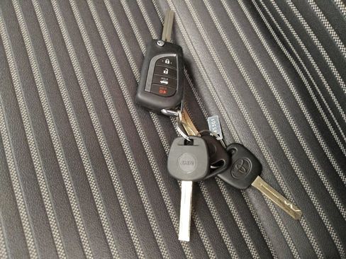 Used 2023 Toyota Camry SE FWD image 32