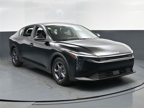 New 2025 Kia K4 LXS image 8
