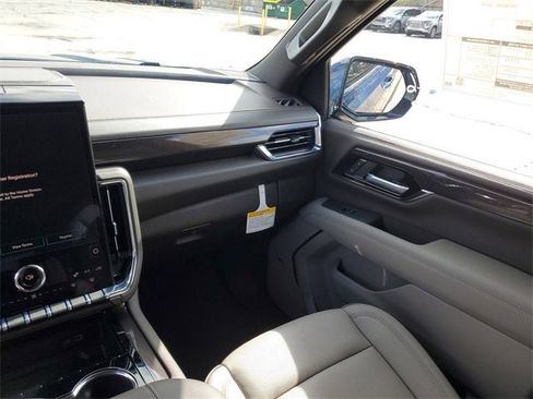 New 2026 GMC Yukon XL Elevation image 15