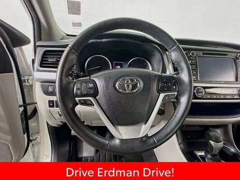 Certified 2018 Toyota Highlander Limited FWD image 11