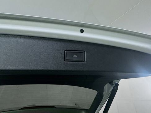 Used 2024 Volkswagen Tiguan Wolfsburg Edition image 29