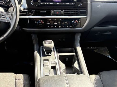 Used 2025 Nissan Pathfinder SV FWD image 17