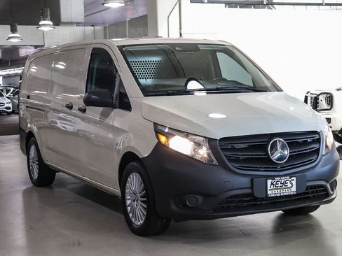 Used 2023 Mercedes-Benz Metris image 5