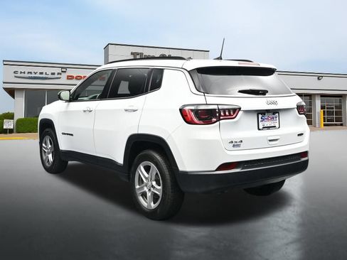 Used 2024 Jeep Compass Latitude AWD/4WD image 3