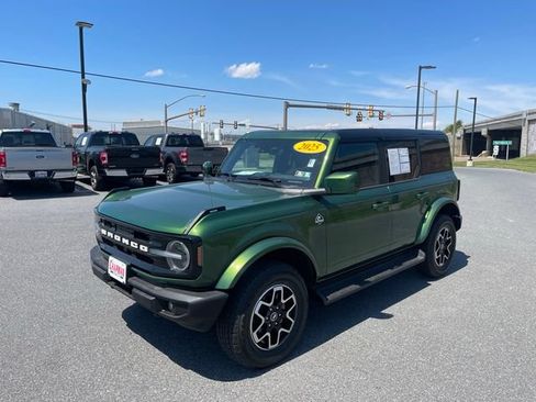 Used 2025 Ford Bronco Outer Banks AWD/4WD image 3