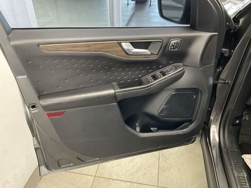 Used 2020 Ford Escape Titanium w/ Titanium Premium Package 2.0 AWD/4WD image 9
