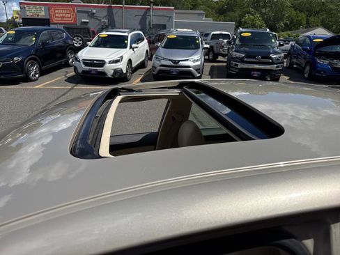 Used 2012 Lexus ES 350 4dr Sdn image 32