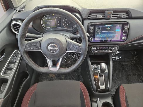 Used 2025 Nissan Versa SR FWD image 18