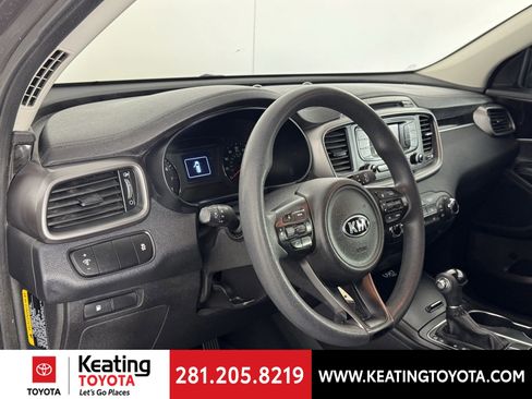 Used 2016 Kia Sorento LX image 12