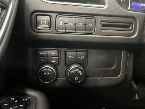 Used 2021 Chevrolet Suburban RST image 22