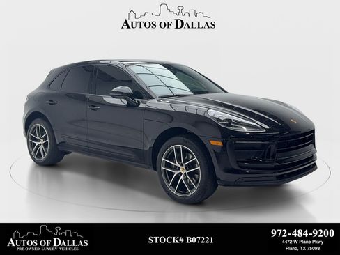 Used 2022 Porsche Macan AWD/4WD image 1