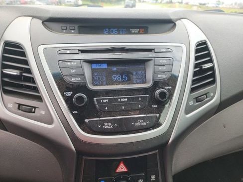 Used 2014 Hyundai Elantra SE FWD image 21