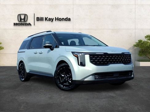 Used 2025 Kia Carnival SX Prestige image 1