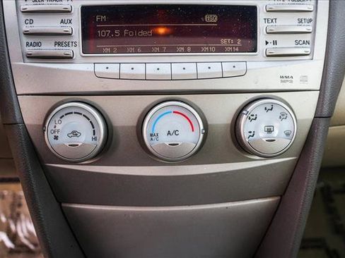 Used 2010 Toyota Camry LE image 18