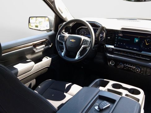 Used 2023 Chevrolet Silverado 1500 LT image 3