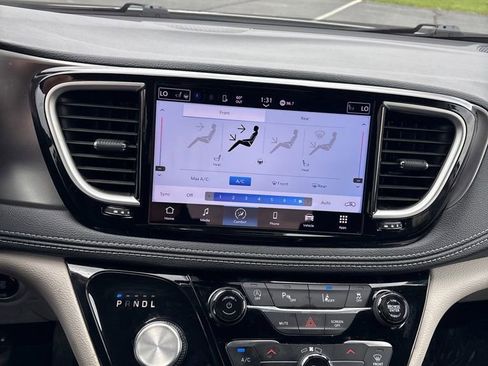 Used 2024 Chrysler Pacifica Touring-L w/ Road Tripper Package image 60